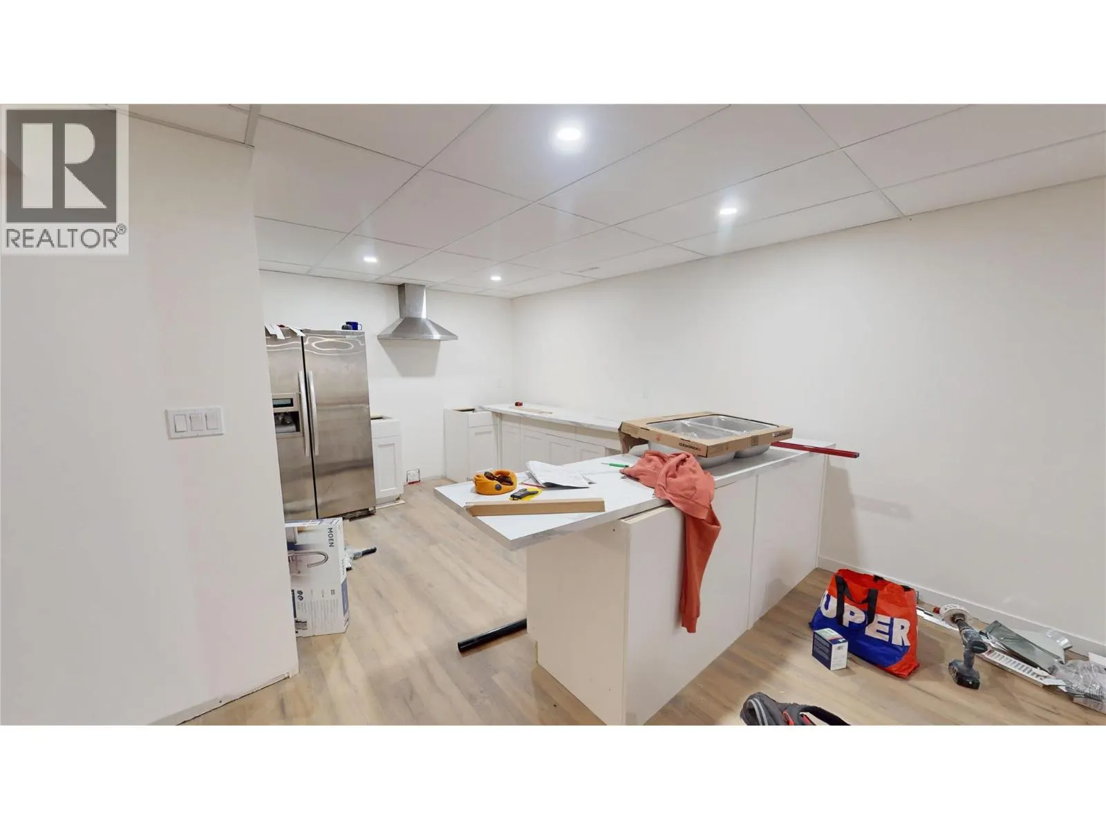 1646 MT PYRAMID Crescent