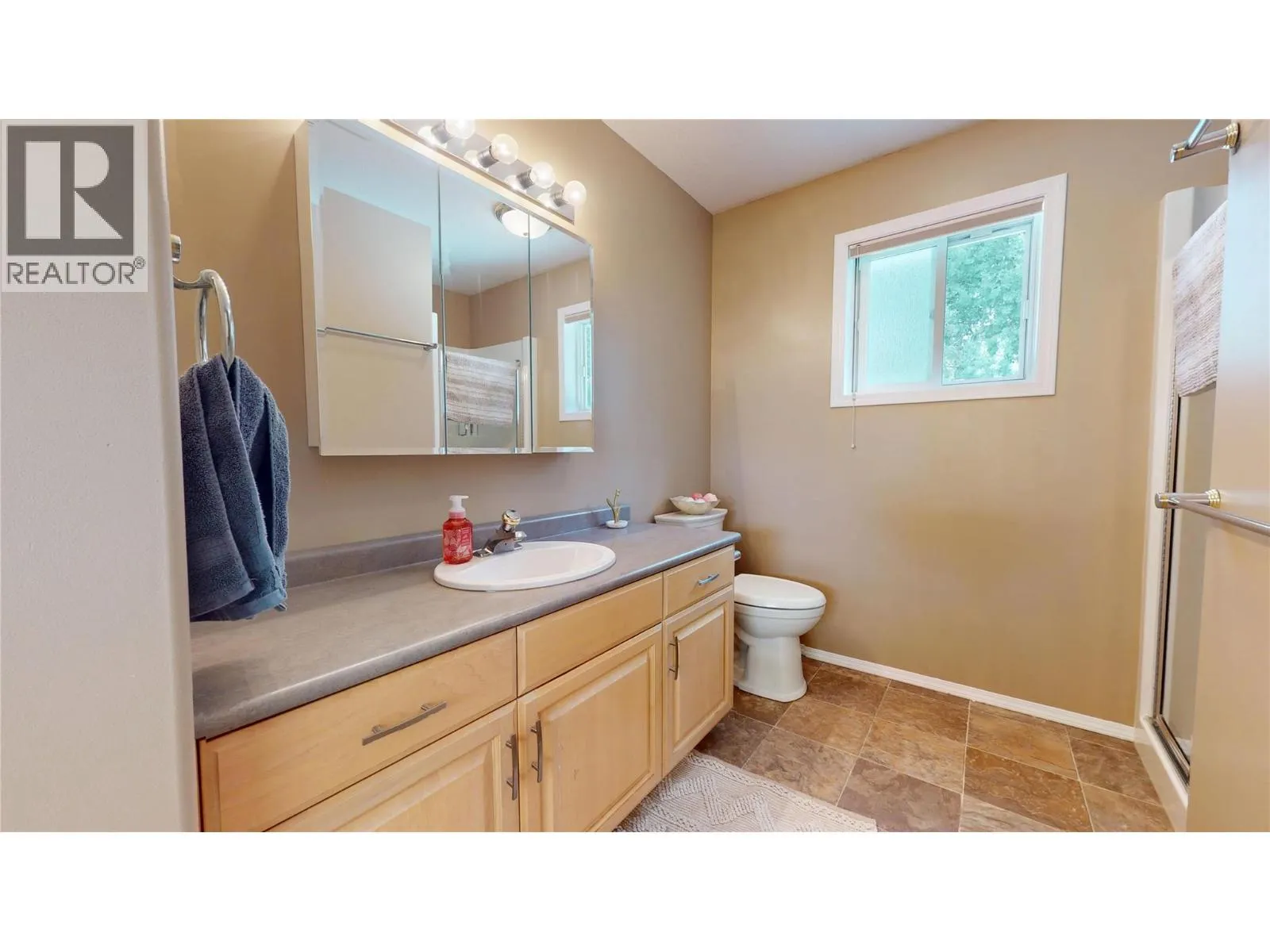 1646 MT PYRAMID Crescent