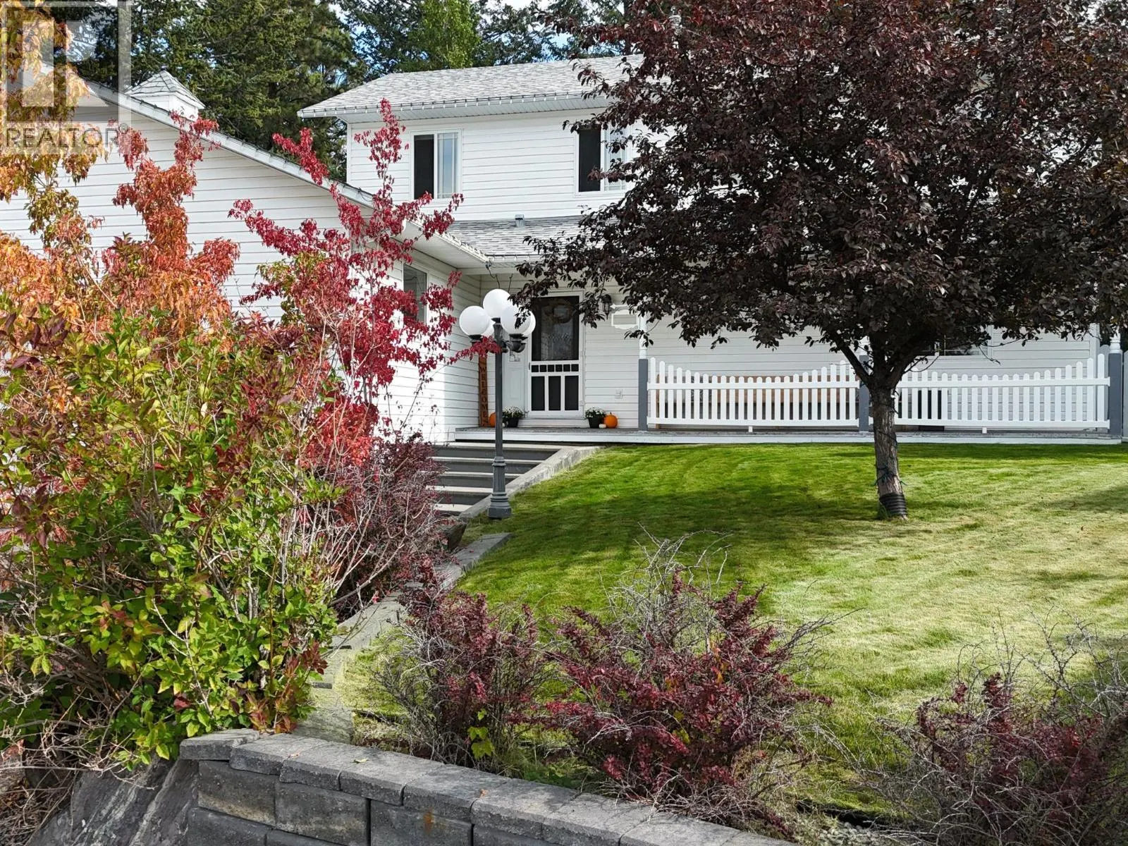 1646 MT PYRAMID Crescent