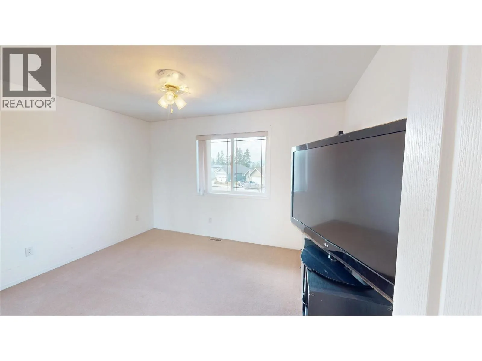 1646 MT PYRAMID Crescent