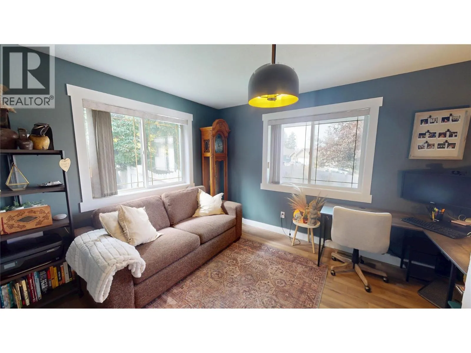 1646 MT PYRAMID Crescent
