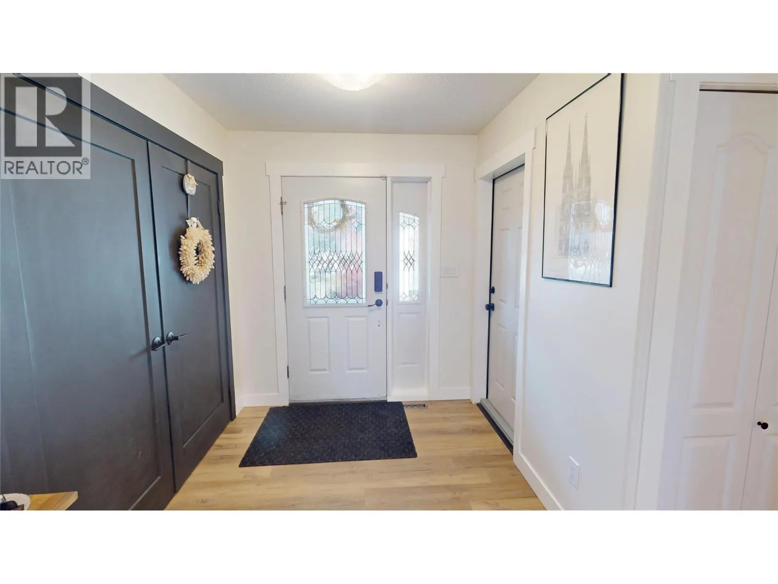 1646 MT PYRAMID Crescent