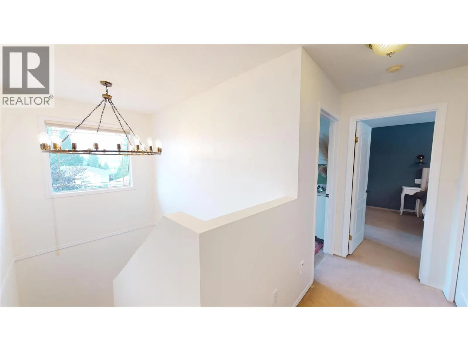 1646 MT PYRAMID Crescent
