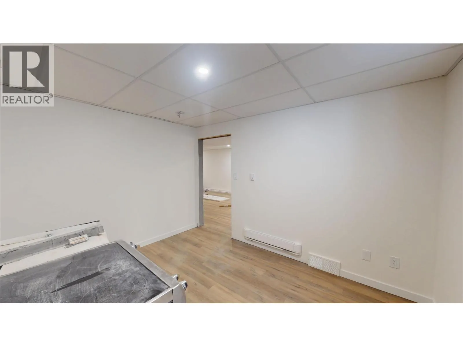 1646 MT PYRAMID Crescent