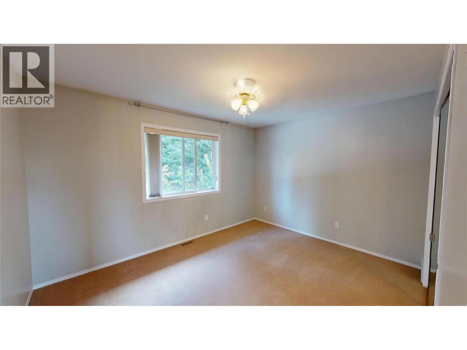 1646 MT PYRAMID Crescent