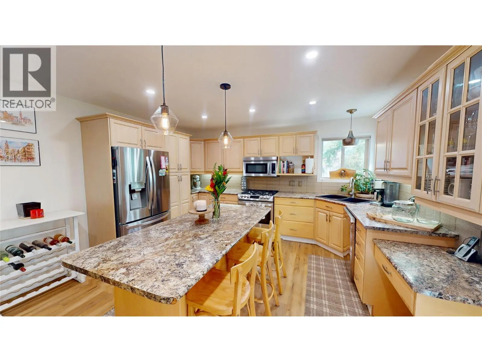 1646 MT PYRAMID Crescent