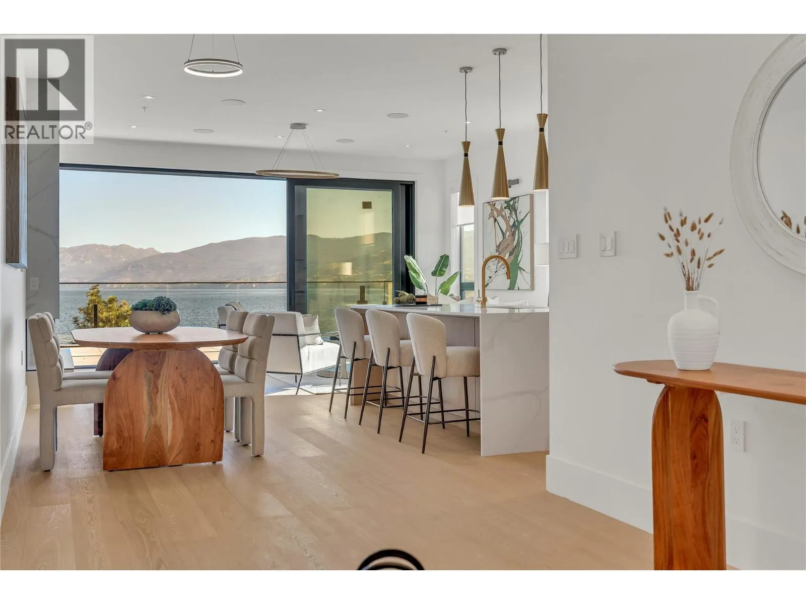 602 Lakeshore Drive Unit# 401