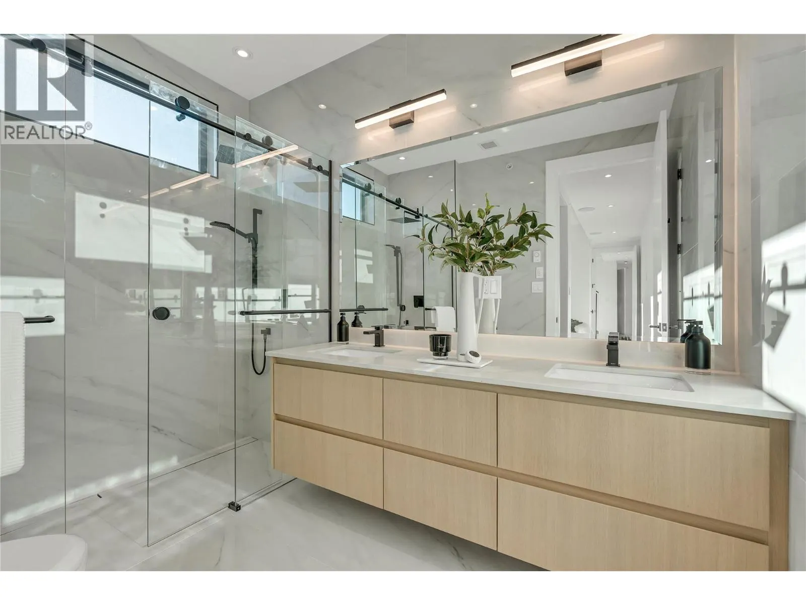 602 Lakeshore Drive Unit# 401