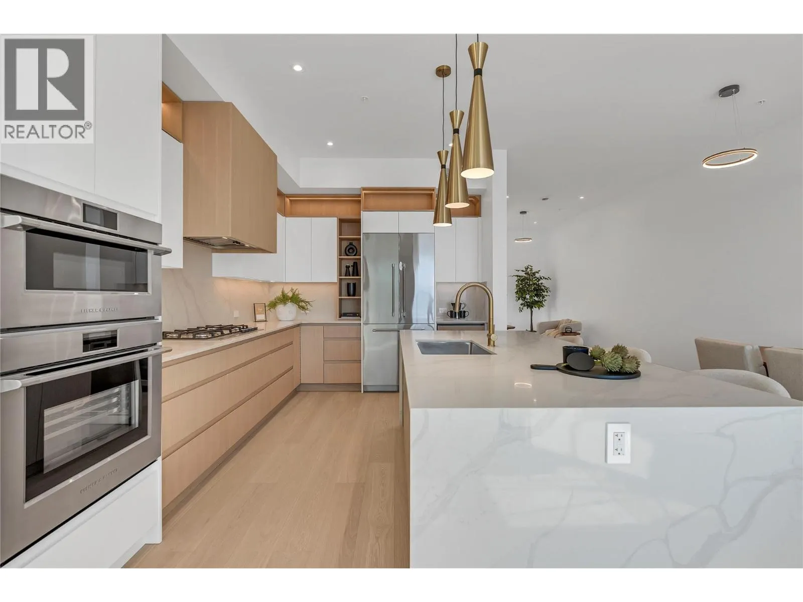 602 Lakeshore Drive Unit# 401