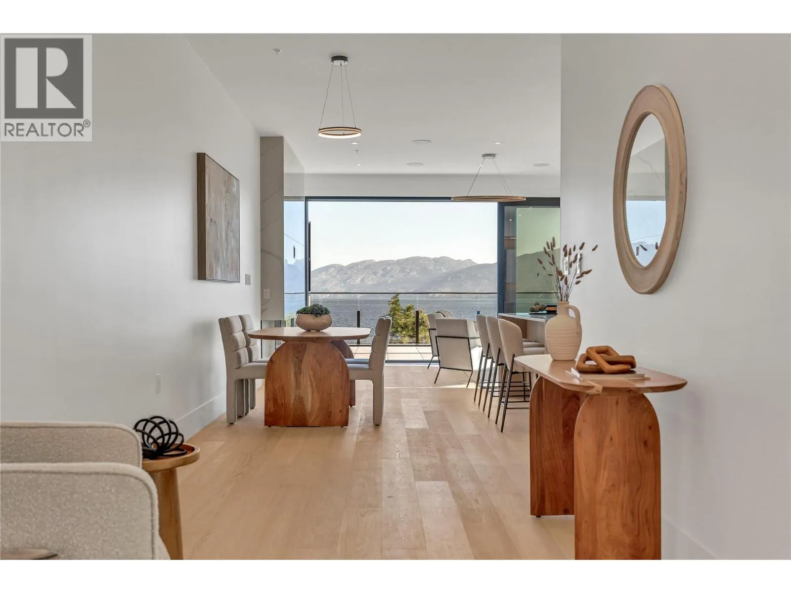 602 Lakeshore Drive Unit# 401