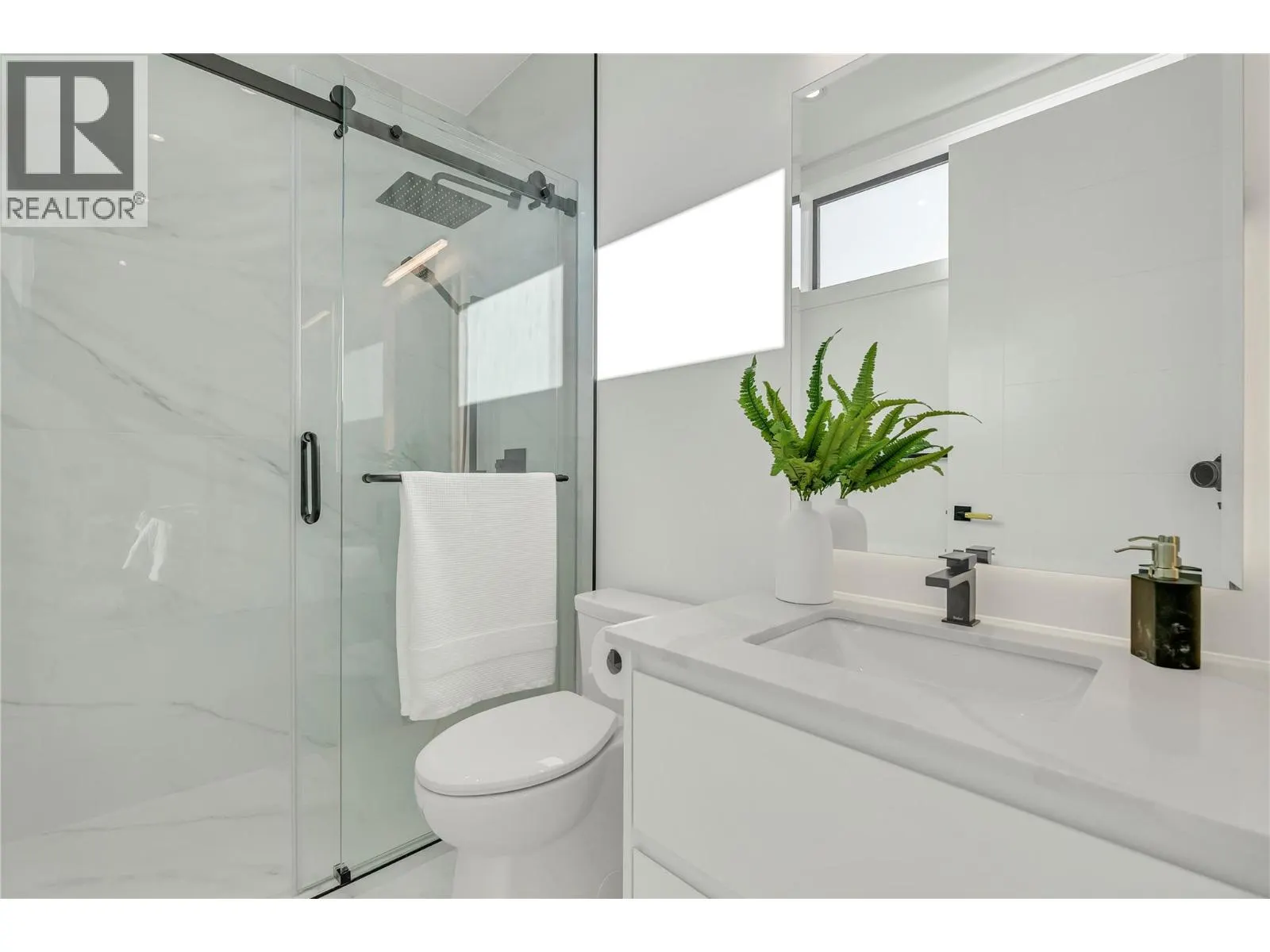 602 Lakeshore Drive Unit# 401
