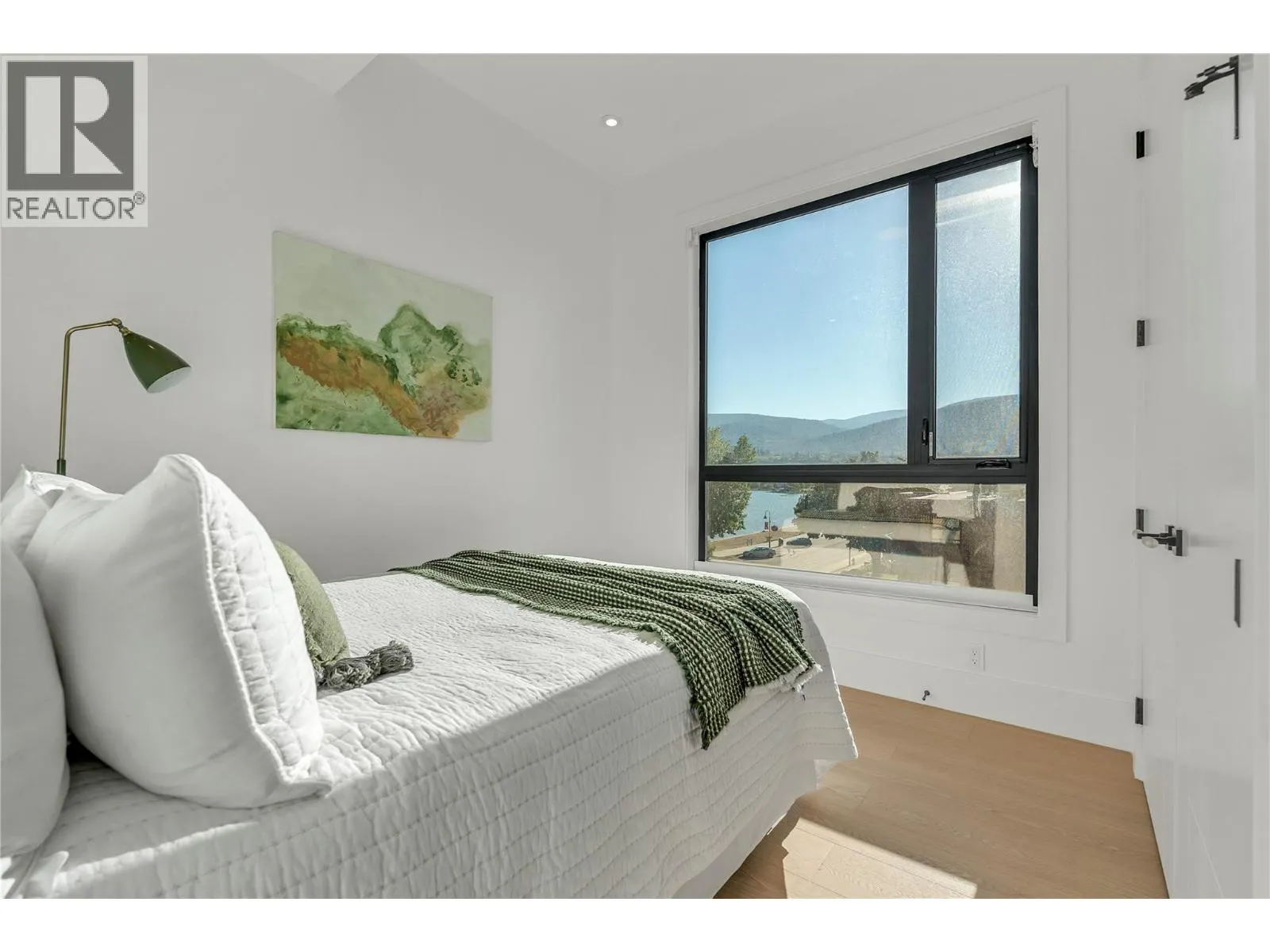 602 Lakeshore Drive Unit# 401
