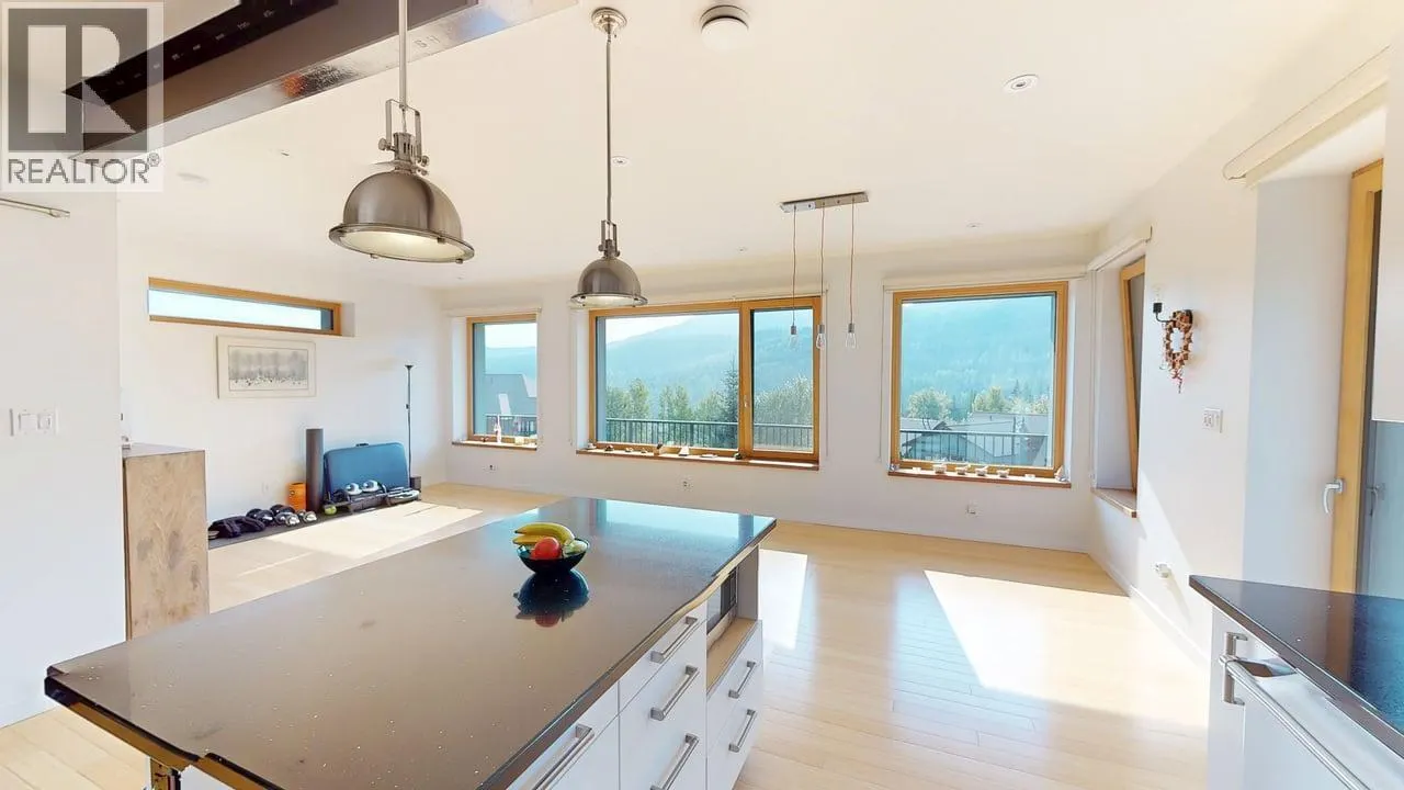 1006 Silvertip Road