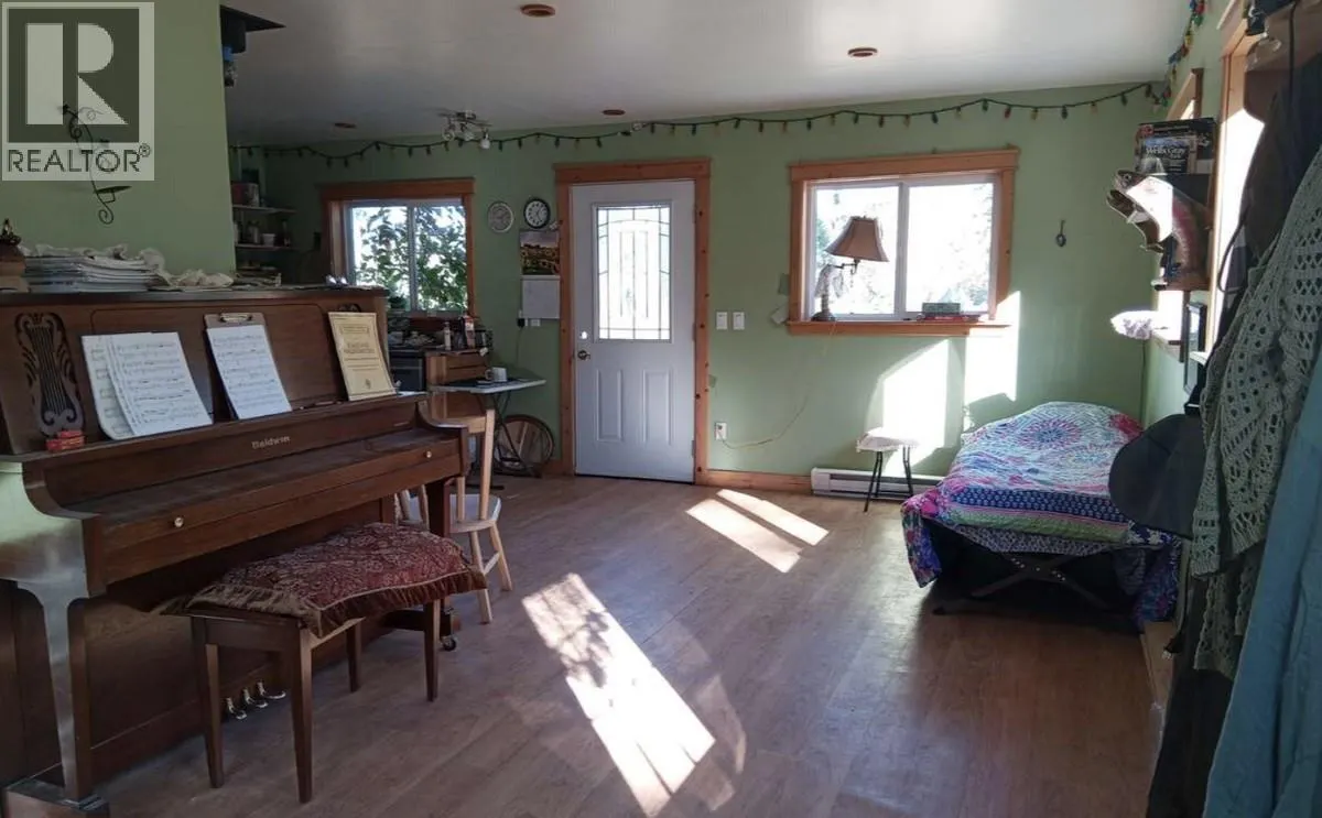 8224 Highway 95A