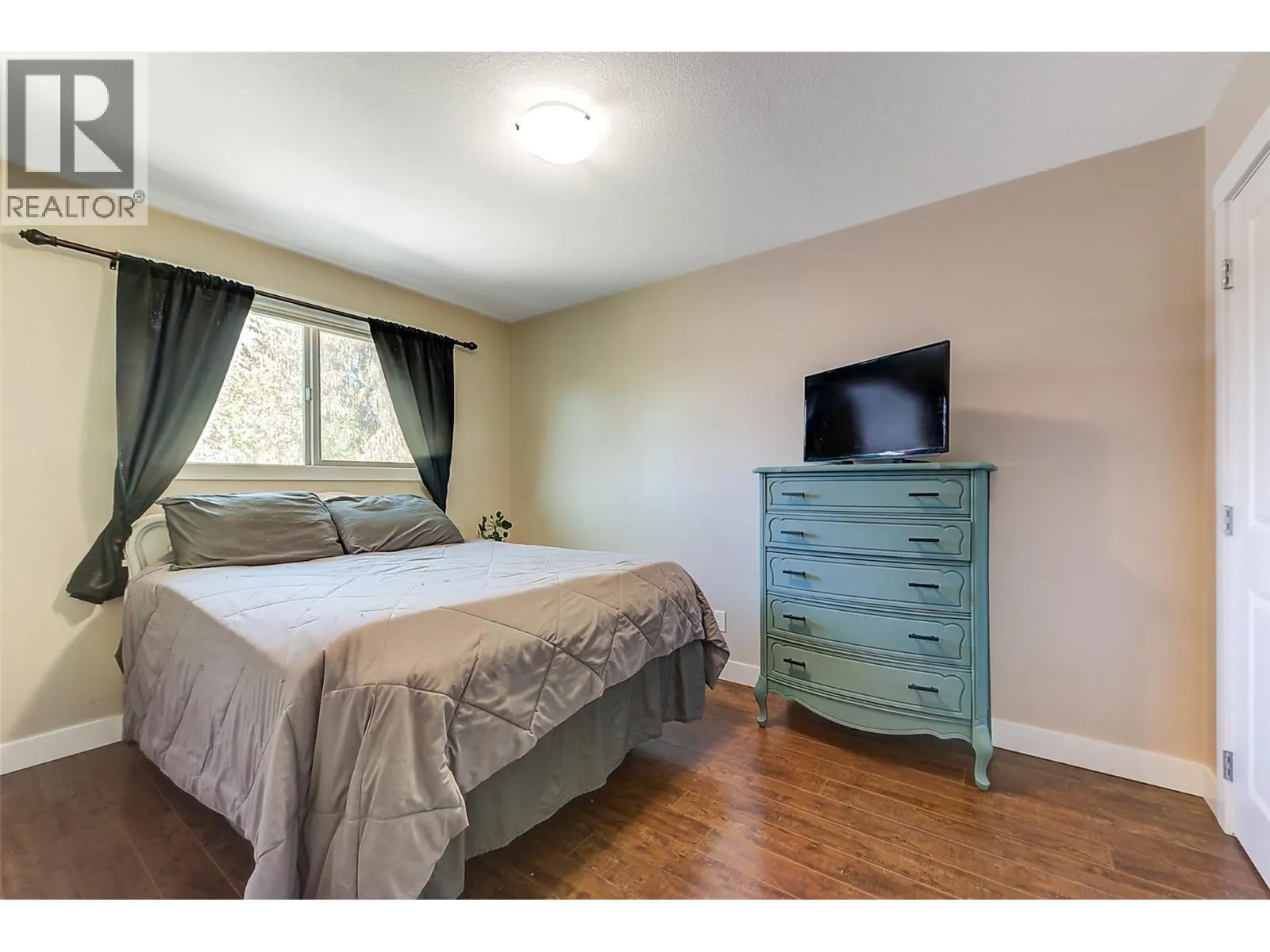 244 Prior Road S