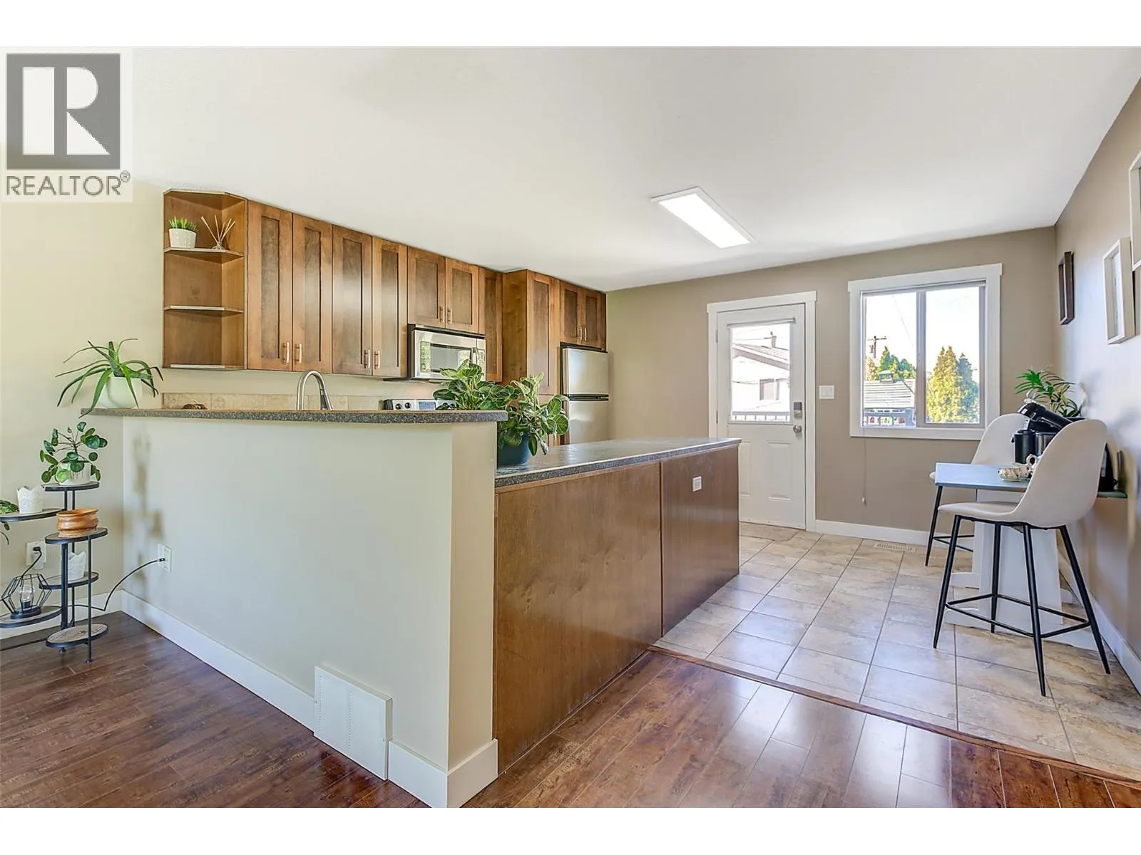 244 Prior Road S