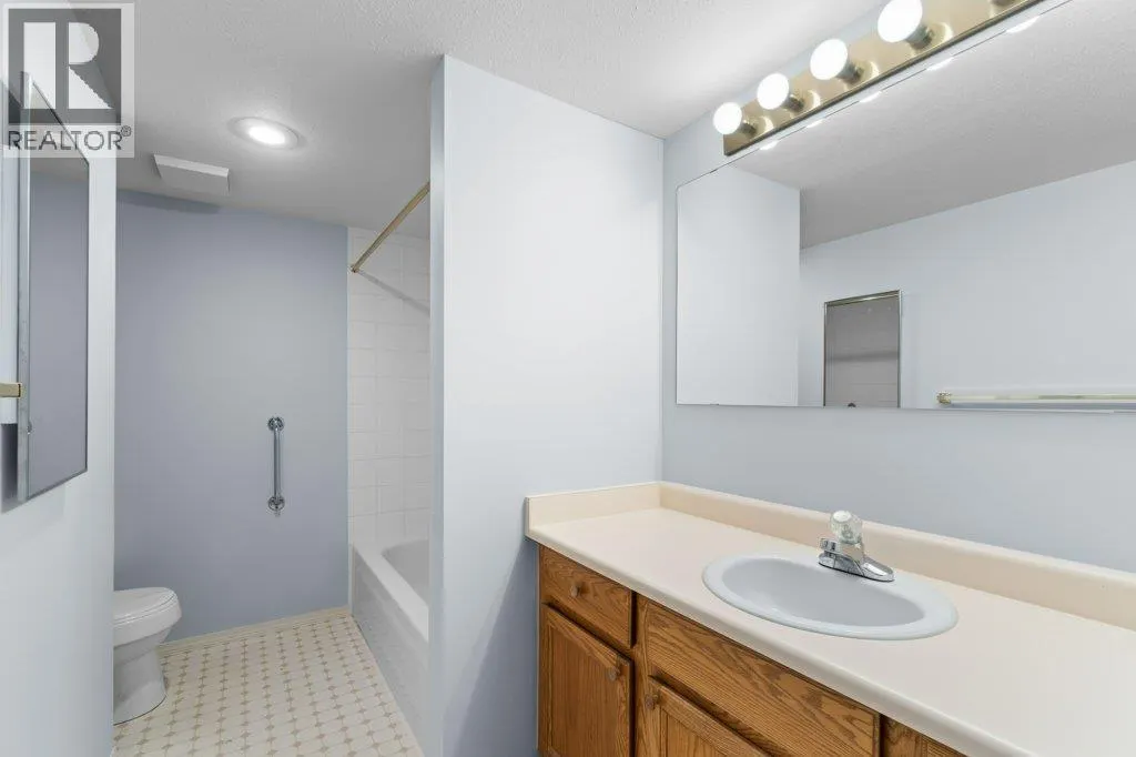 251 6 Street SE Unit# 104