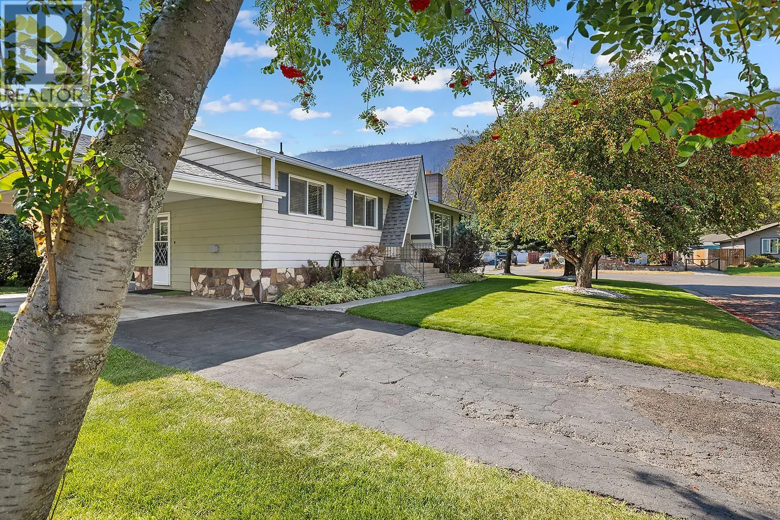 452 MOUNTAIN ASH Crescent