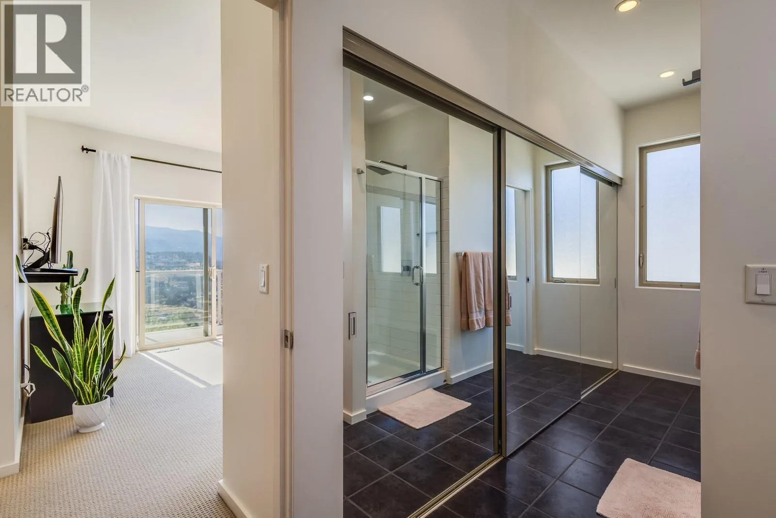 1040 Henderson Drive
