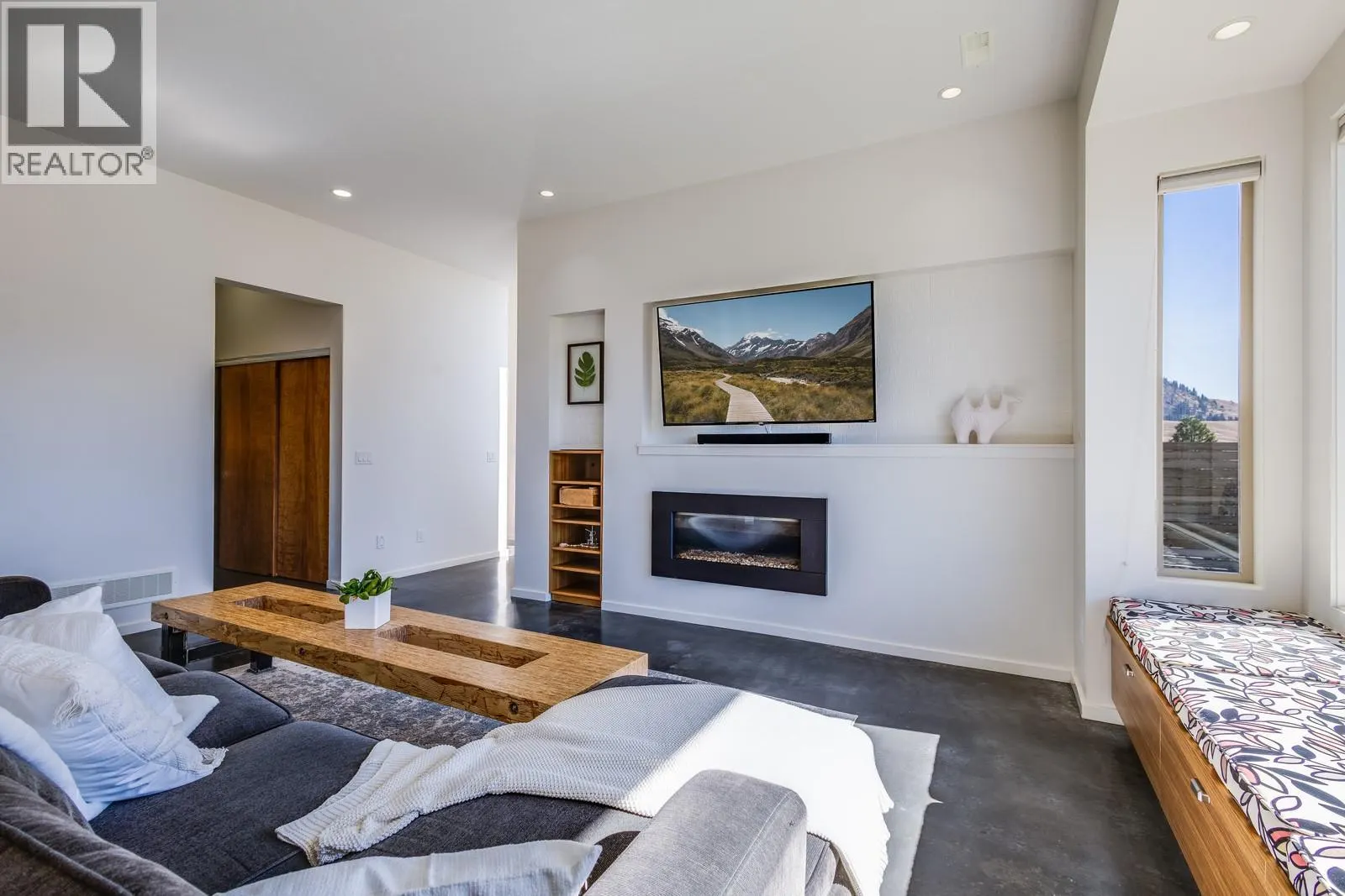 1040 Henderson Drive