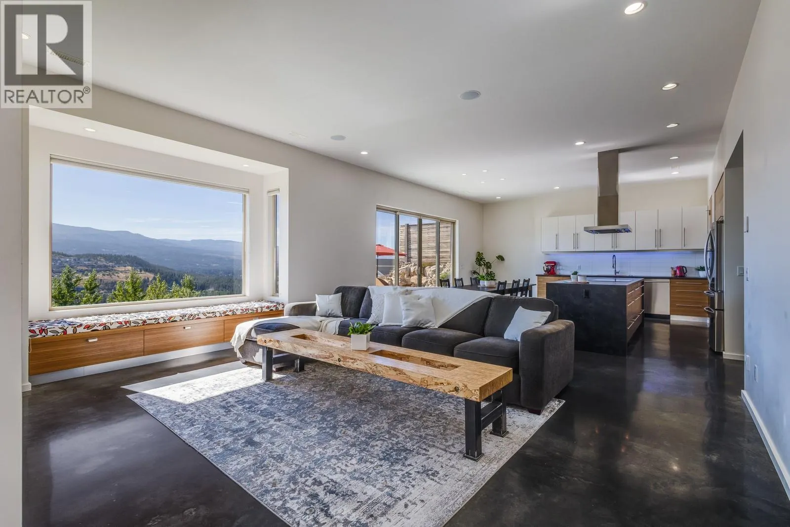 1040 Henderson Drive