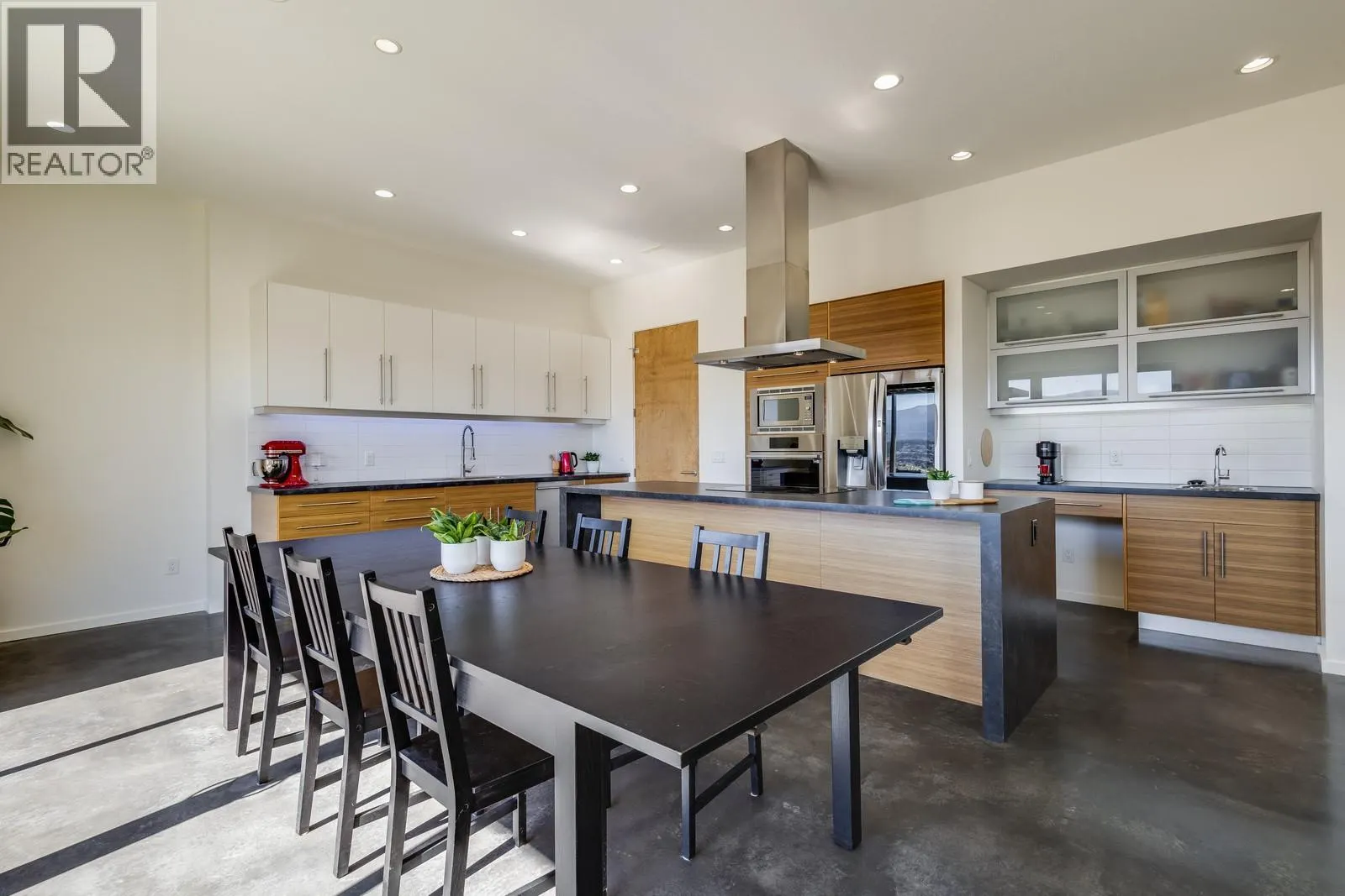 1040 Henderson Drive