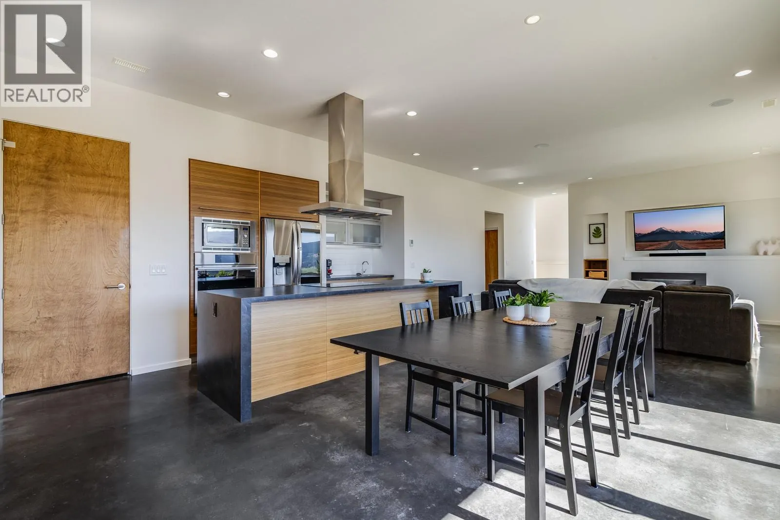 1040 Henderson Drive