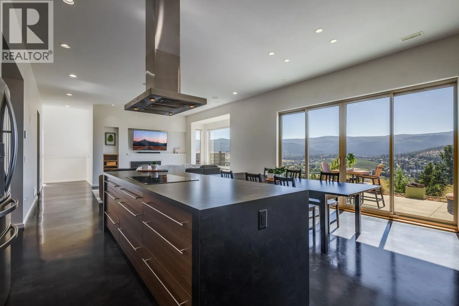 1040 Henderson Drive