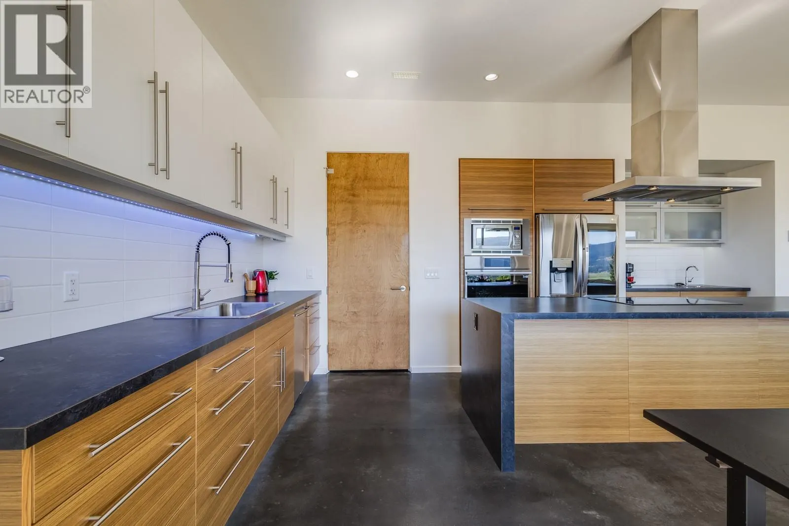 1040 Henderson Drive