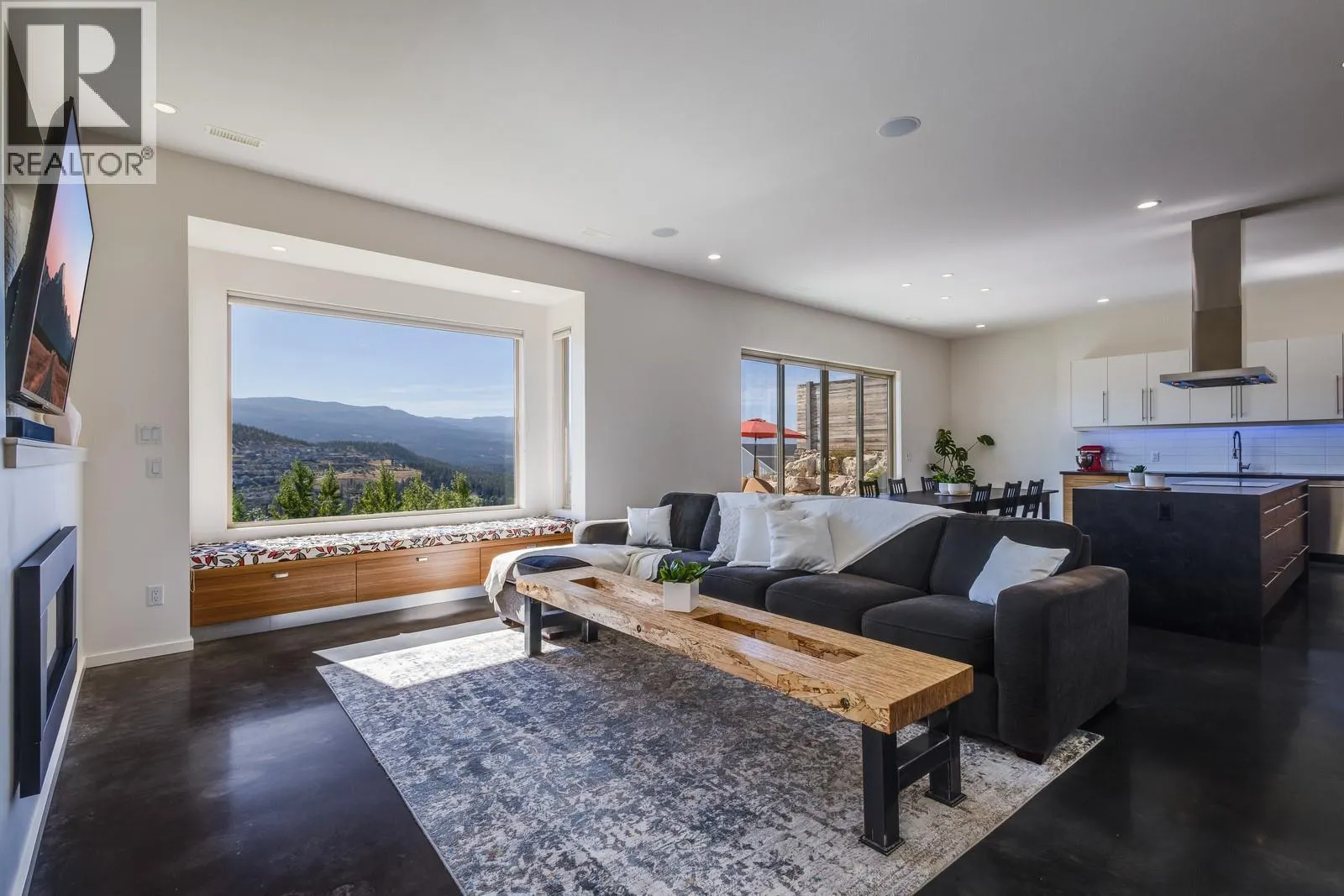 1040 Henderson Drive