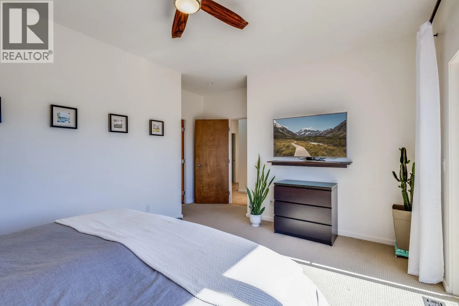 1040 Henderson Drive