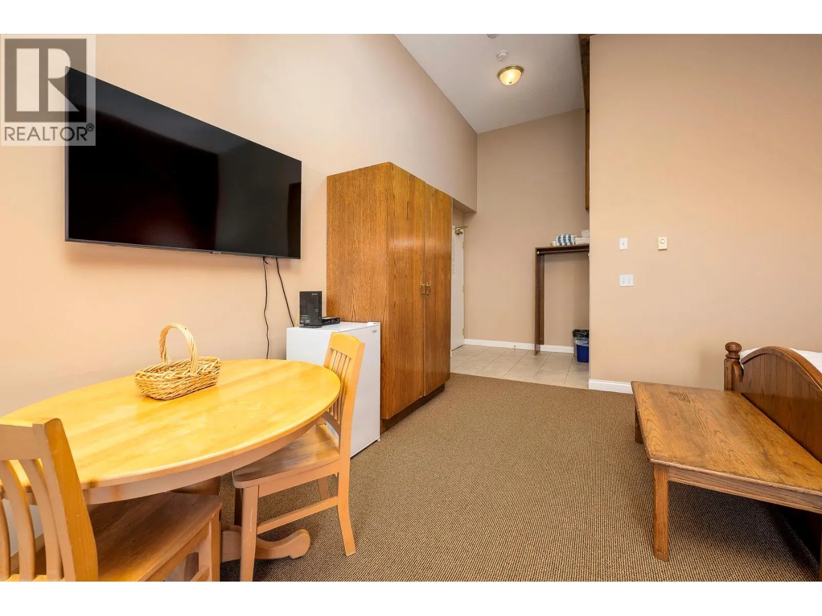5275 Big White Road Unit# 212
