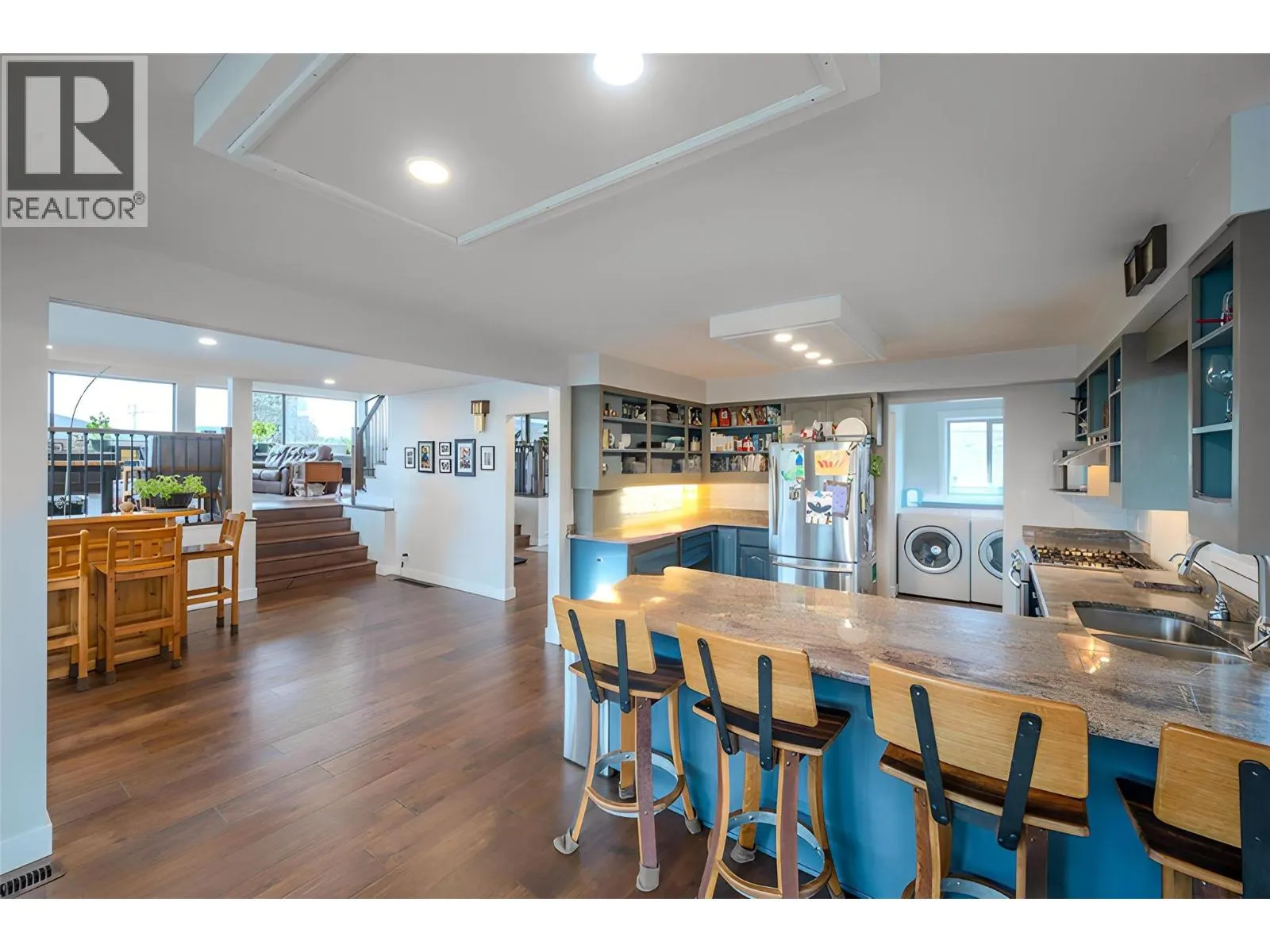 6521 BELLEVUE Drive