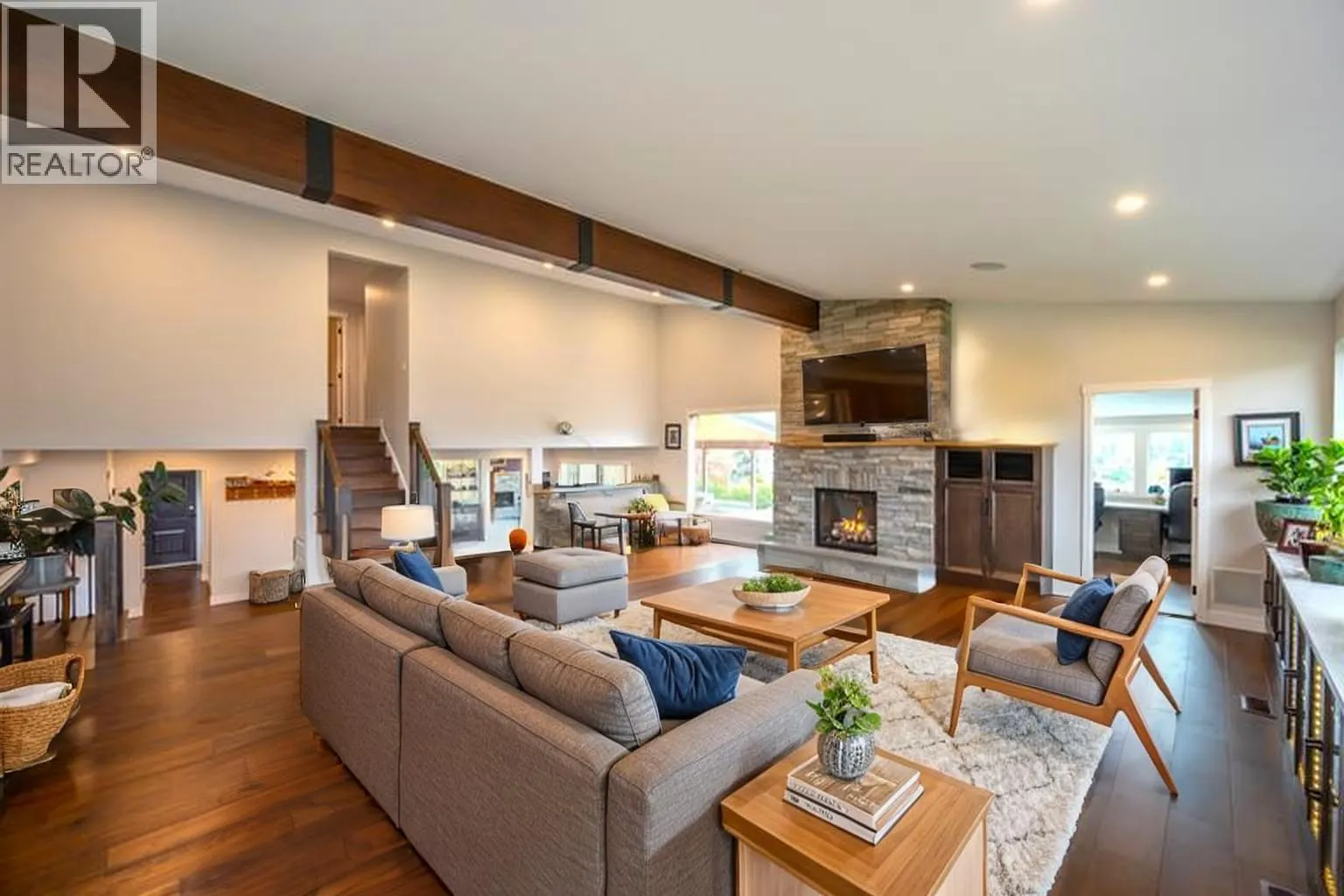 6521 BELLEVUE Drive