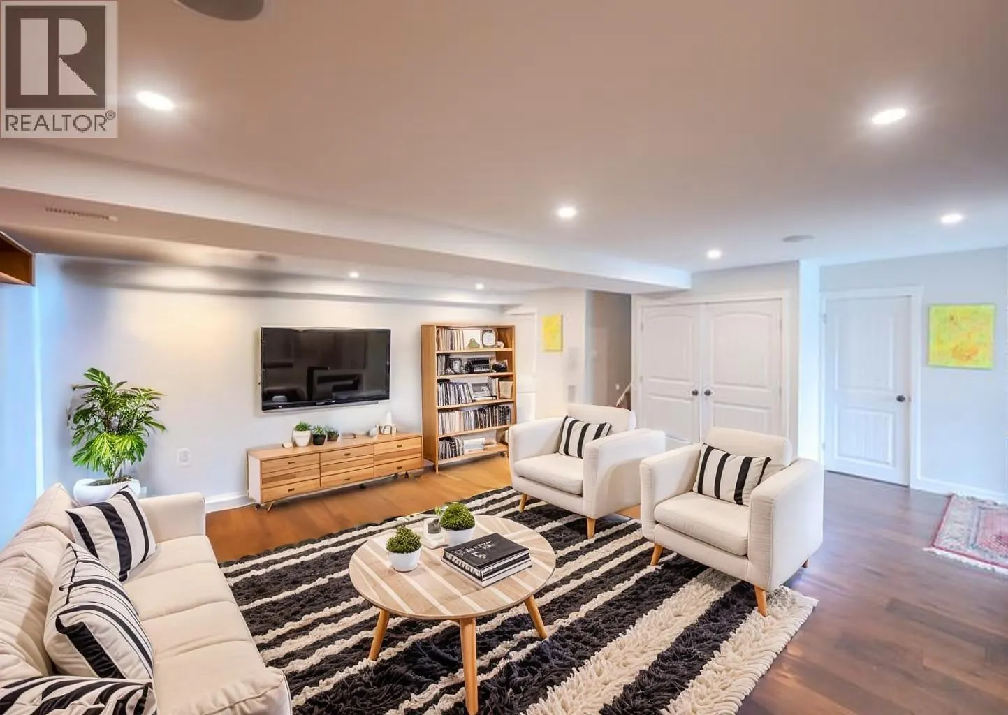 6521 BELLEVUE Drive