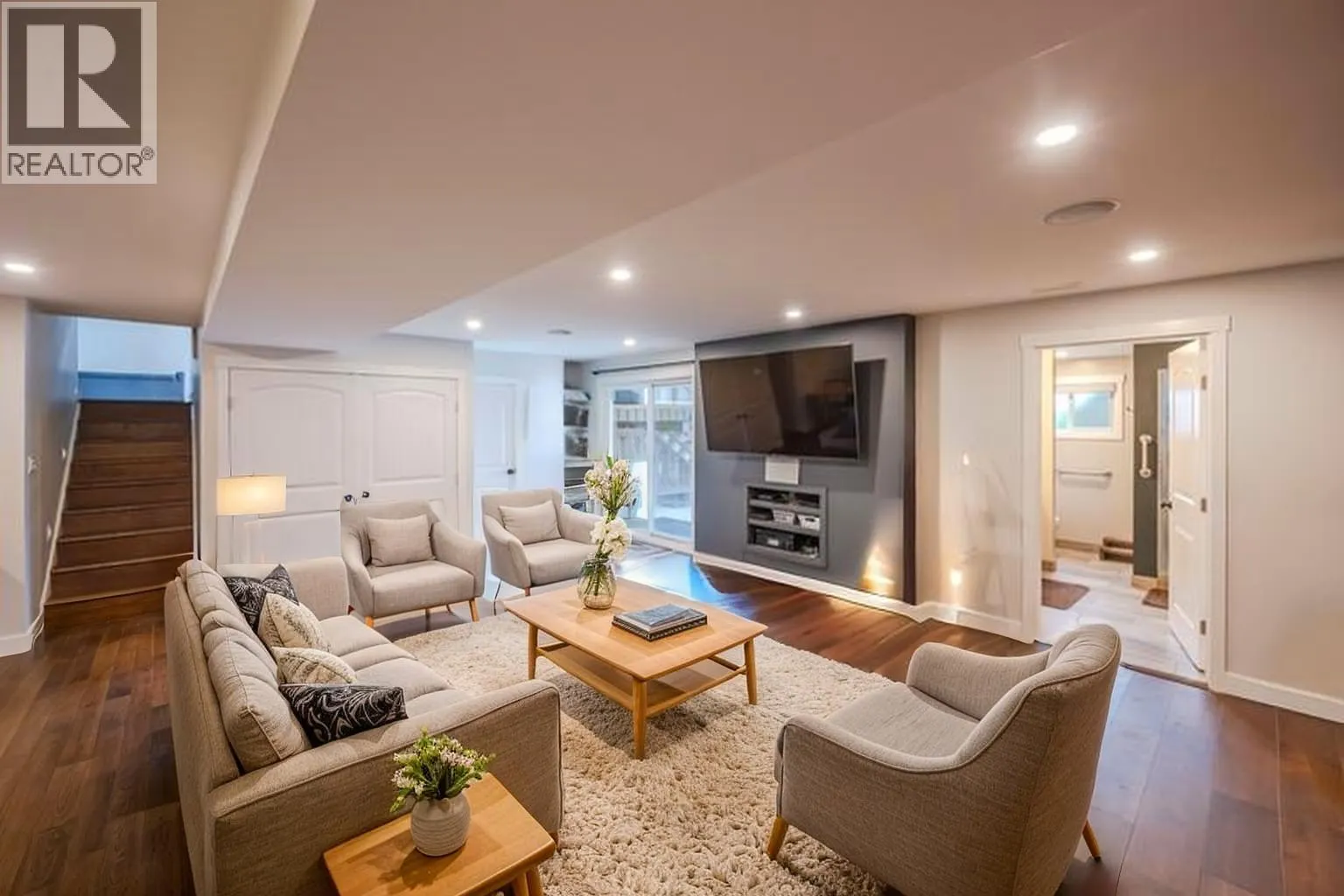 6521 BELLEVUE Drive