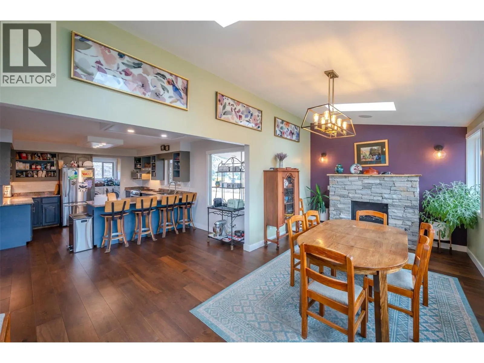6521 BELLEVUE Drive