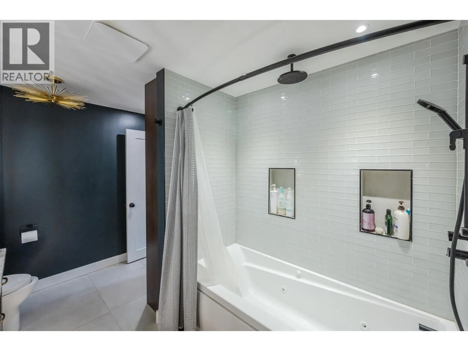 6521 BELLEVUE Drive