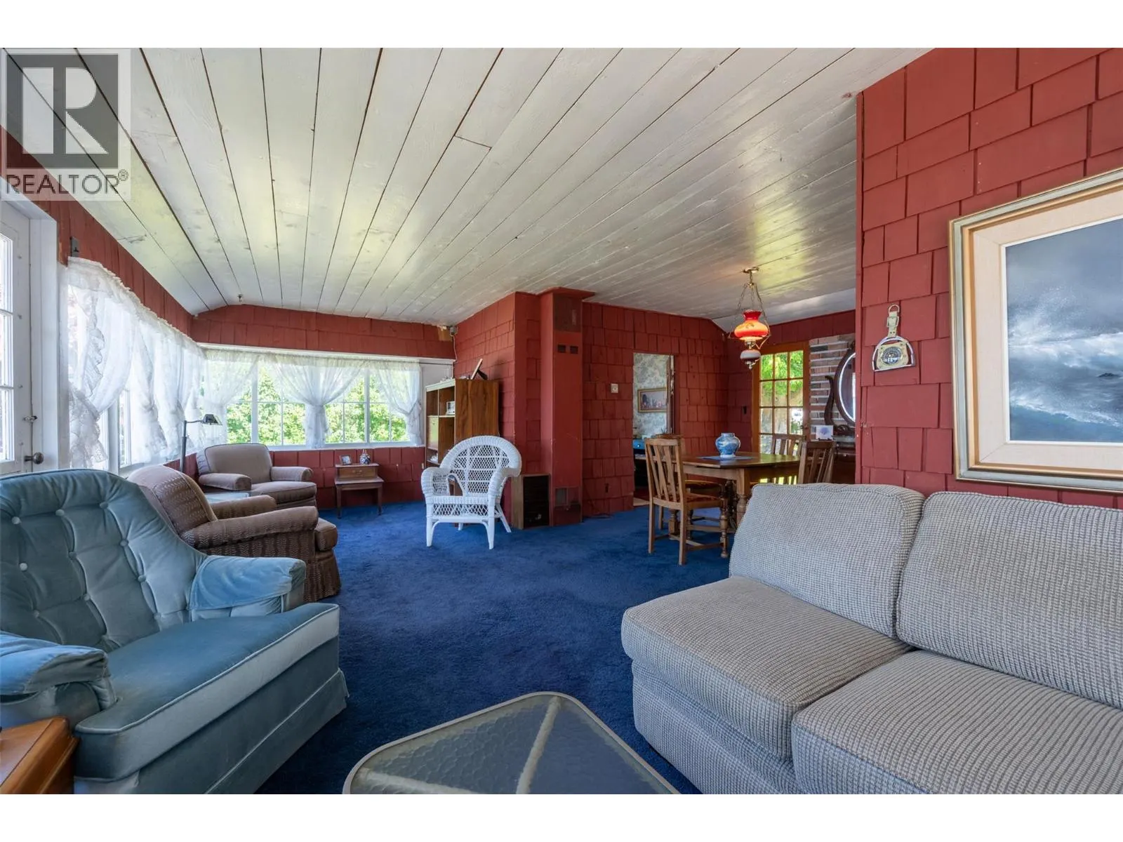 19235 Lakeshore Drive N