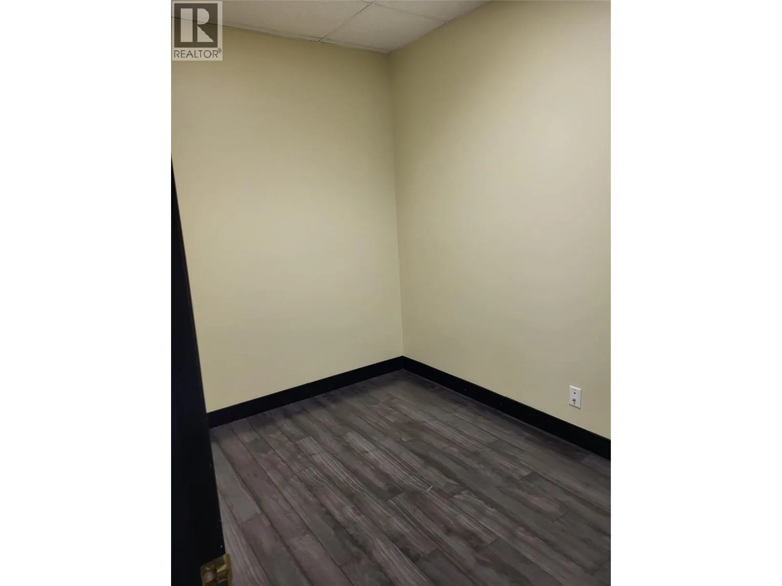 444 Victoria Street Unit# 205