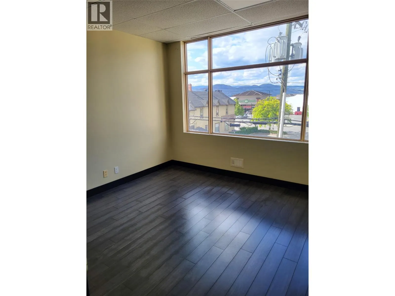 444 Victoria Street Unit# 205