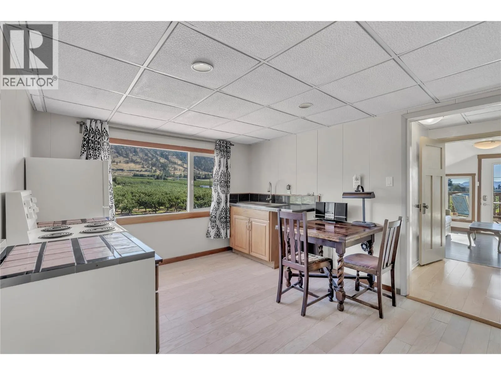 235 Middle Bench Road N