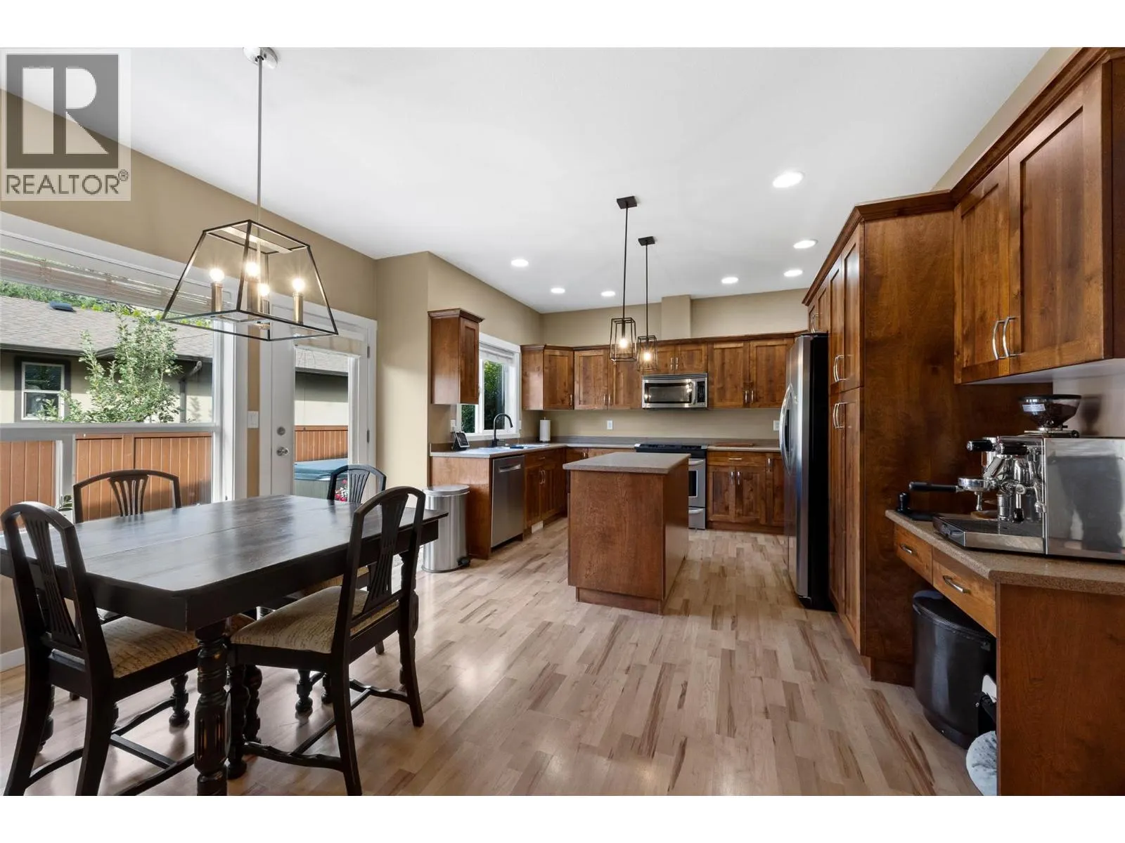 3102 SERLE Court