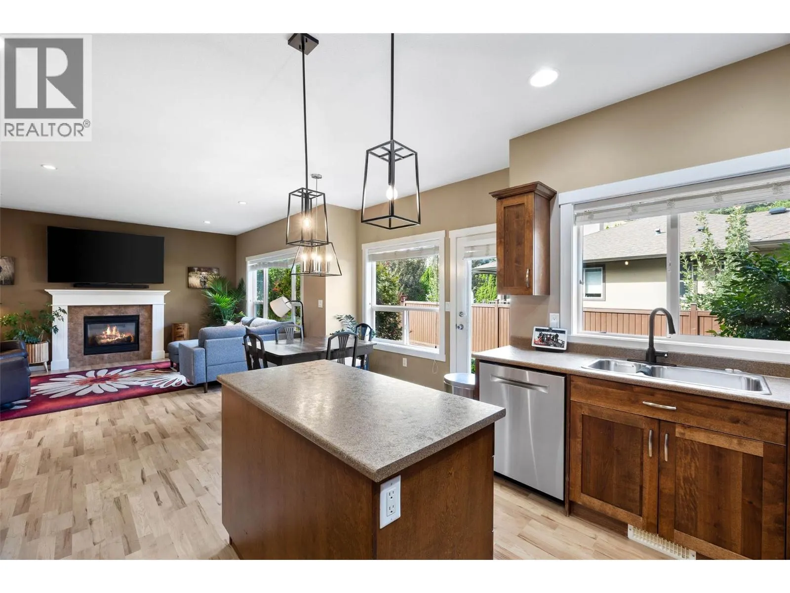 3102 SERLE Court