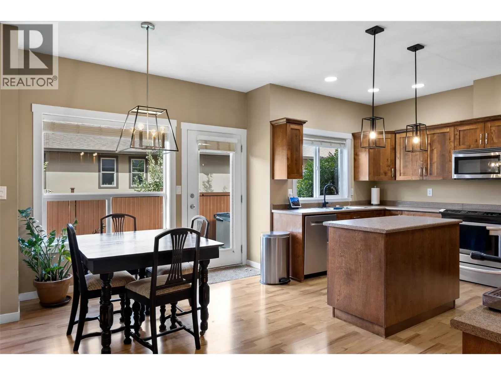 3102 SERLE Court