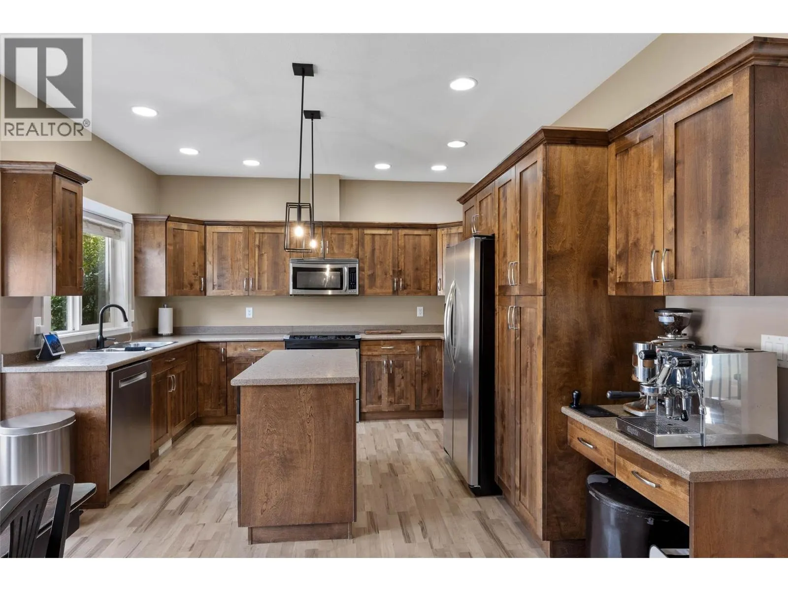 3102 SERLE Court