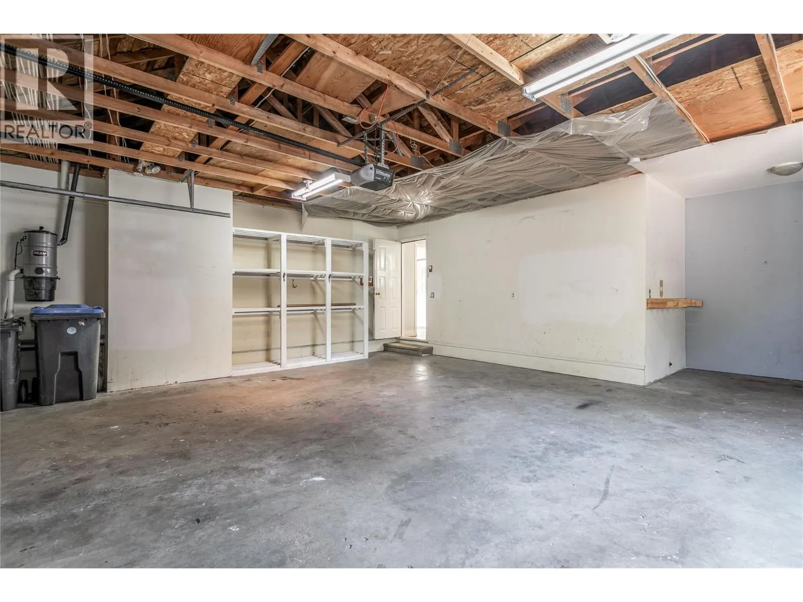 2605 Alberta Court