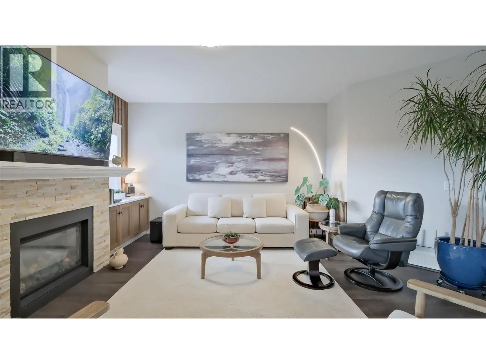 2084 Clover Drive