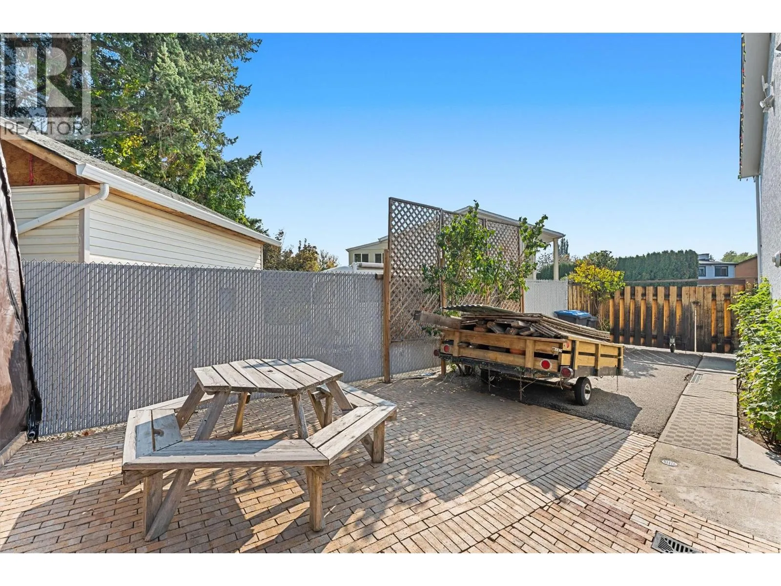 992 Grenfell Court