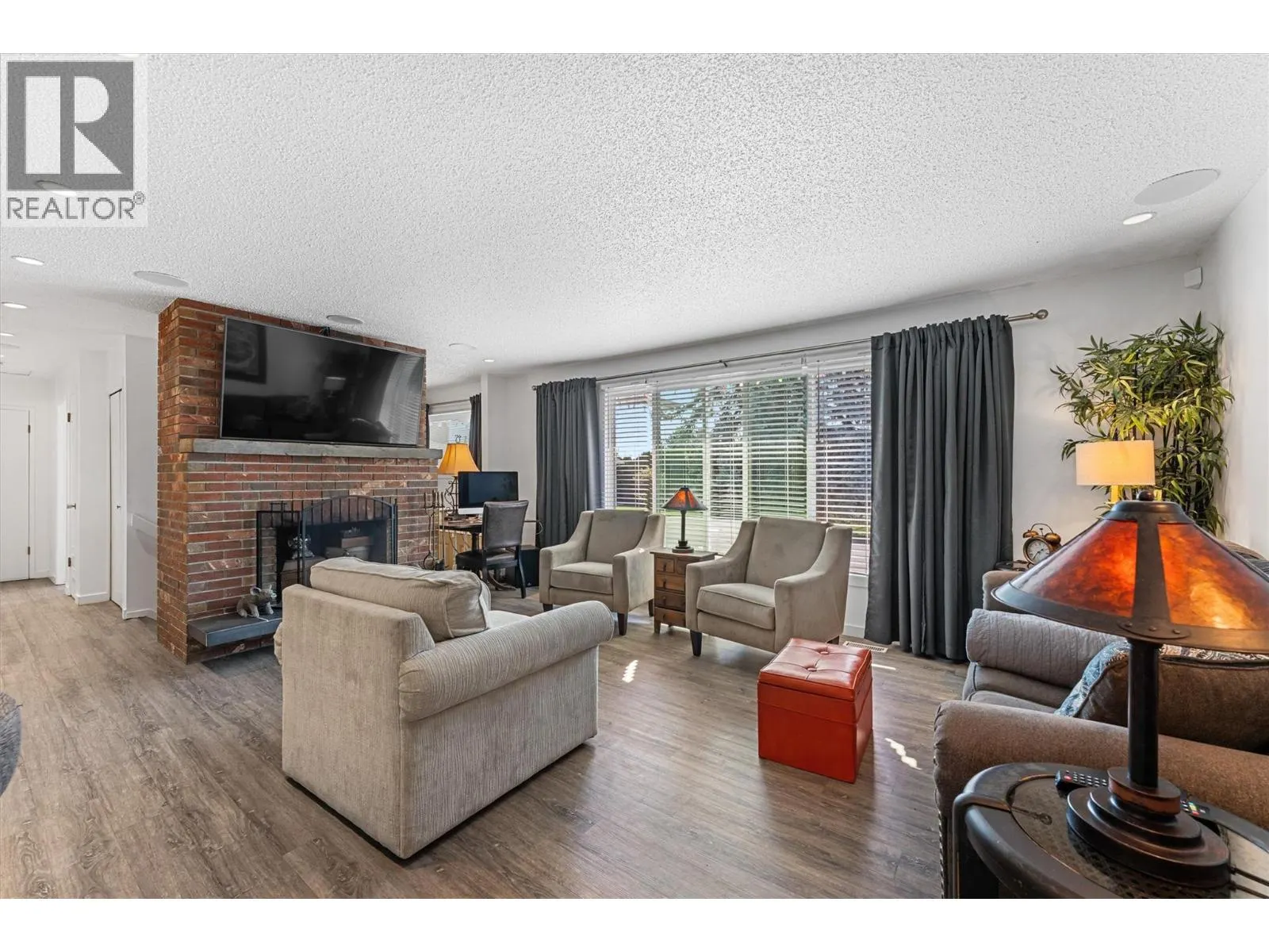 992 Grenfell Court